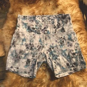 LULULEMON ALIGN SHORTS 6inch